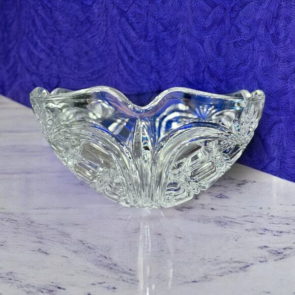 Fostoria Crystal Bowl-Clear Glass Pineapple Criss Cross Fan-Vintage 90s-8 in - Picture 5 of 5